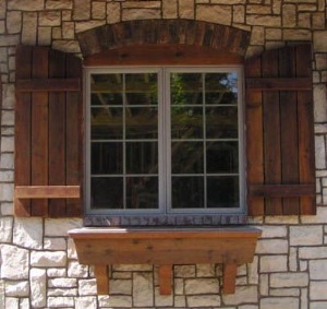 Ставни на окна деревянные для художественного и практичного оформления дома