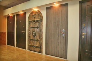 Вторая входная дверь: металлическая и деревянная